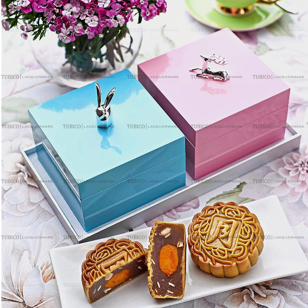 Hộp bánh trung thu sang trọng sơn mài màu bóng nắp đính con thỏ decor